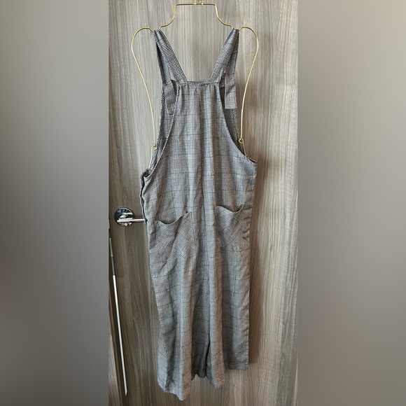 urban romantics jumpsuit - Picture 2 of 2